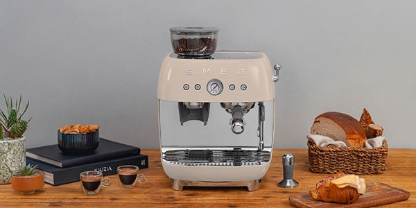 Новая модель кофемашины эспрессо от SMEG 